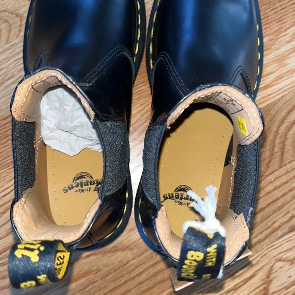 NWT Dr Martens Smooth Leather Chelsea Boots Size 7, 8, 9.